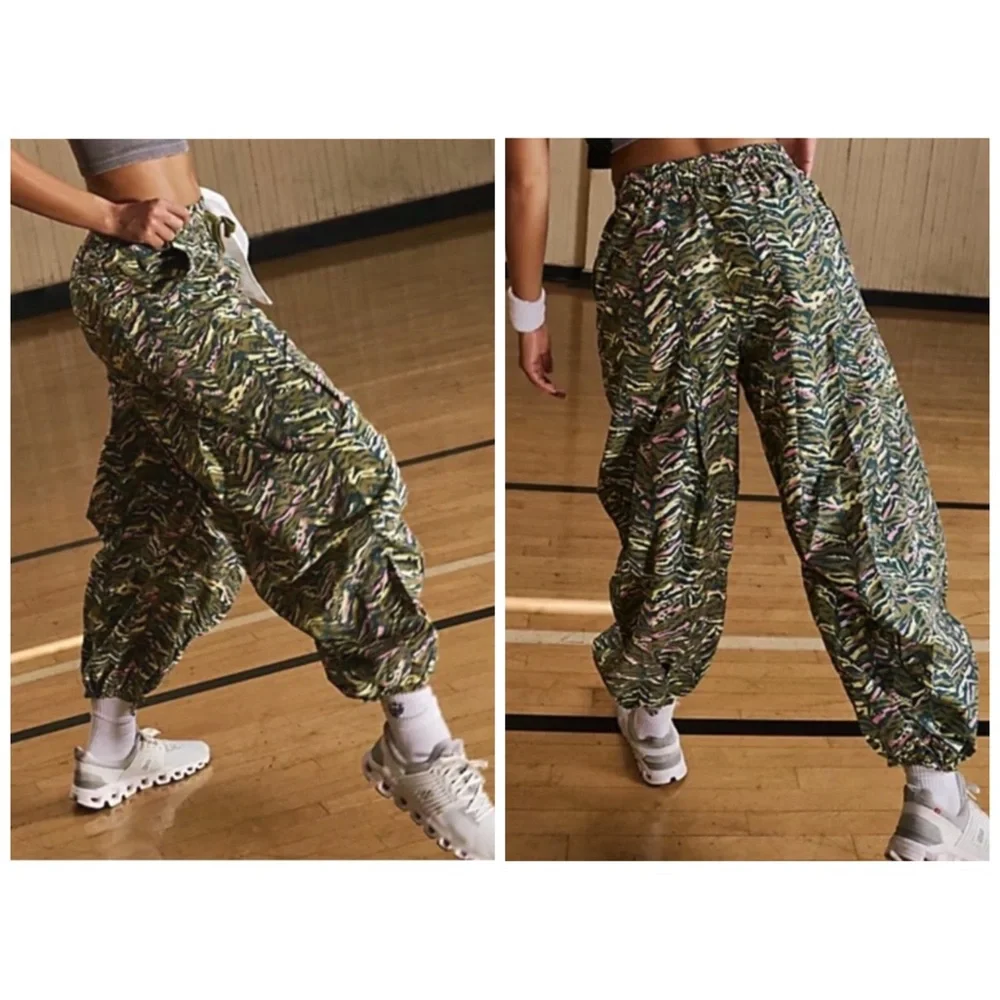 NWOT Free People Zephyr Printed Pants Olive M - Picture 1 of 11